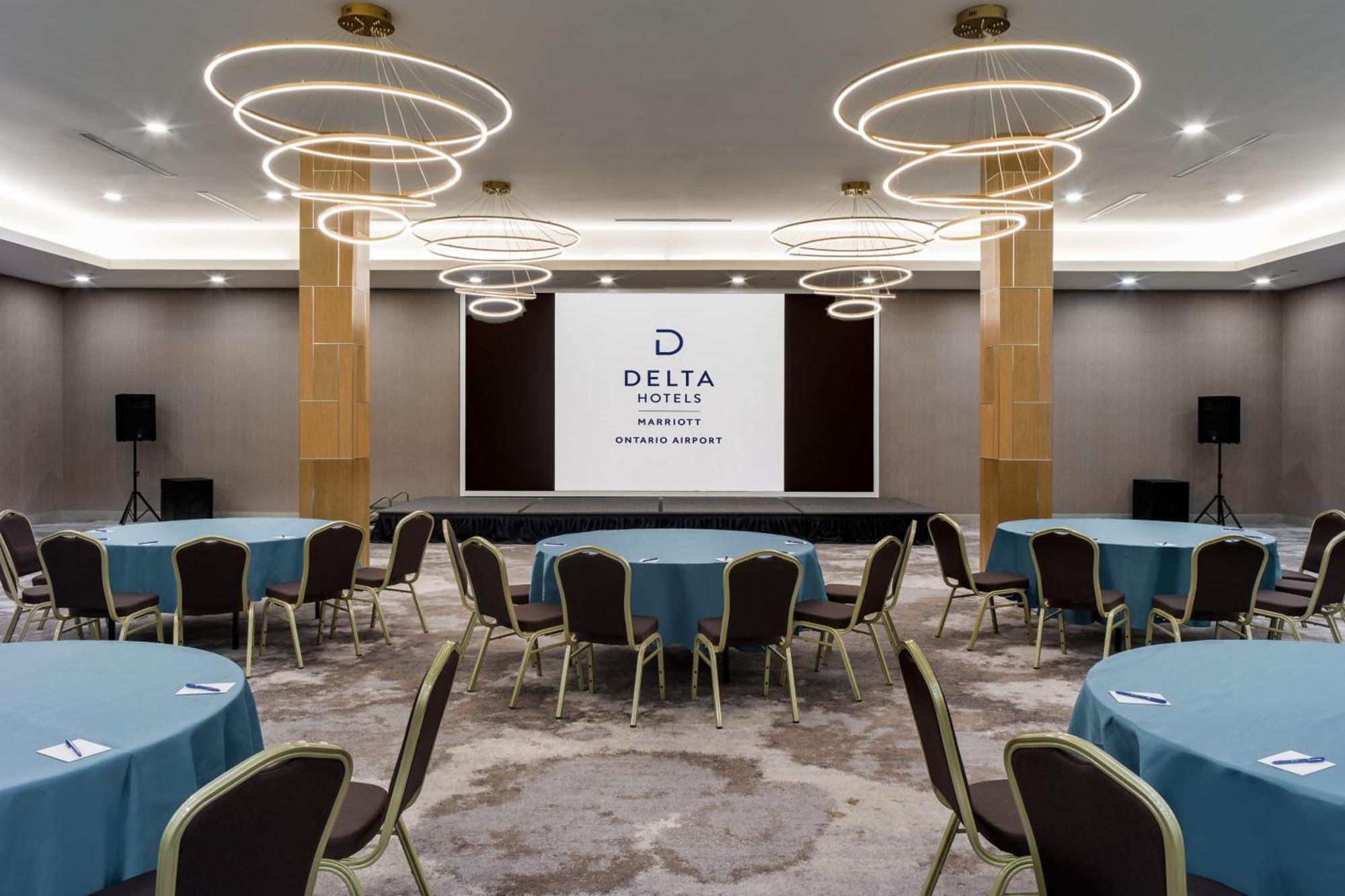 Delta Hotels By Marriott Ontario Airport Экстерьер фото