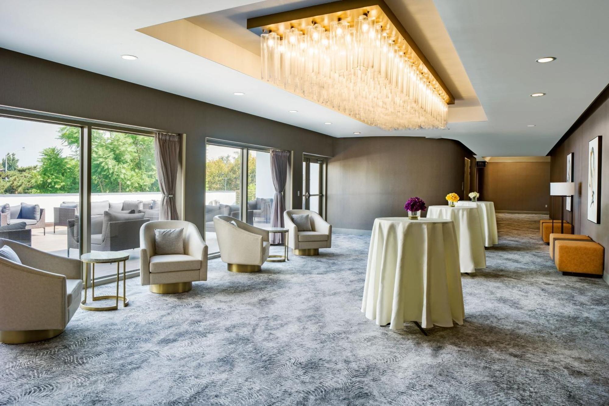 Delta Hotels By Marriott Ontario Airport Экстерьер фото