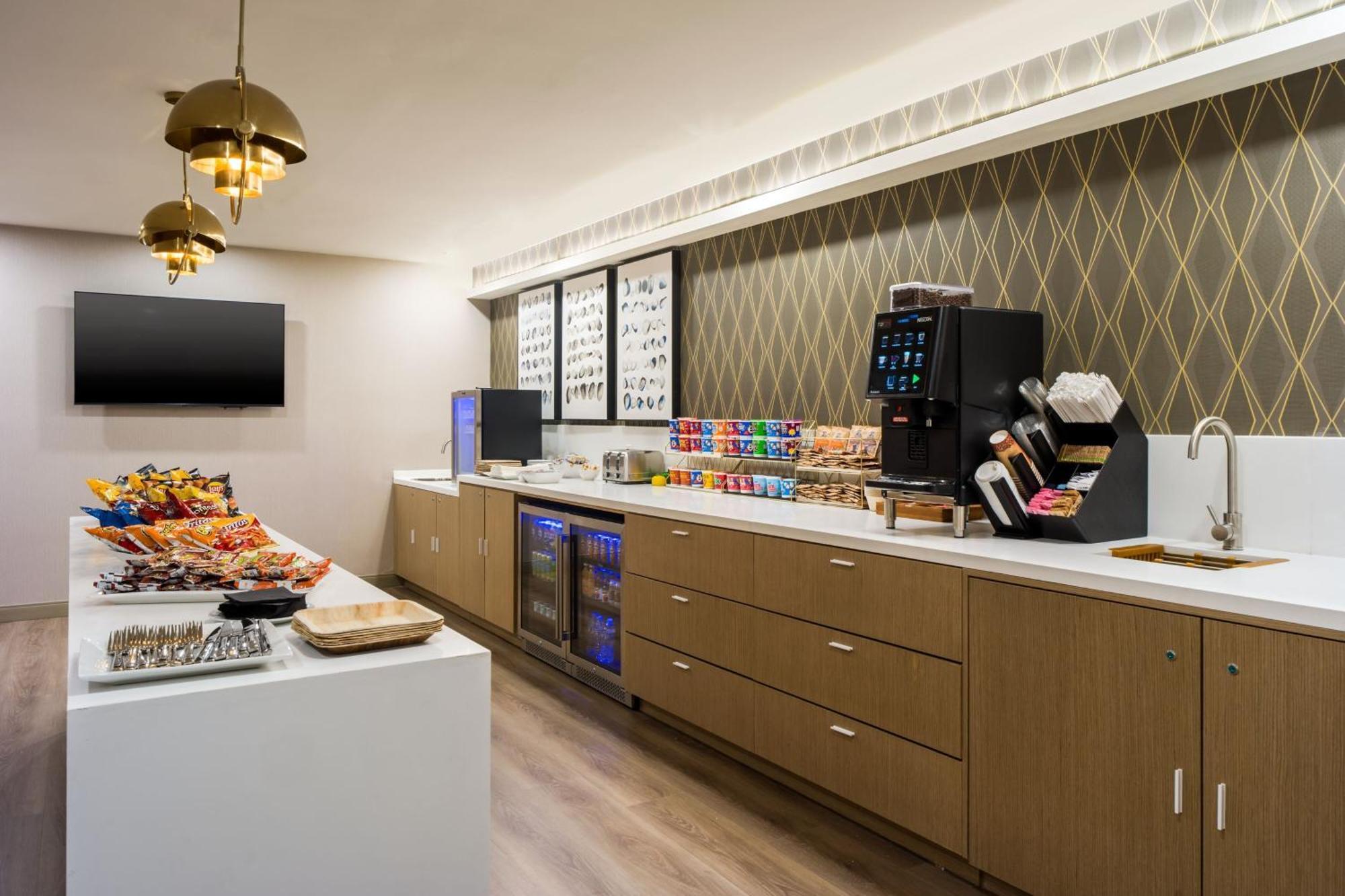Delta Hotels By Marriott Ontario Airport Экстерьер фото