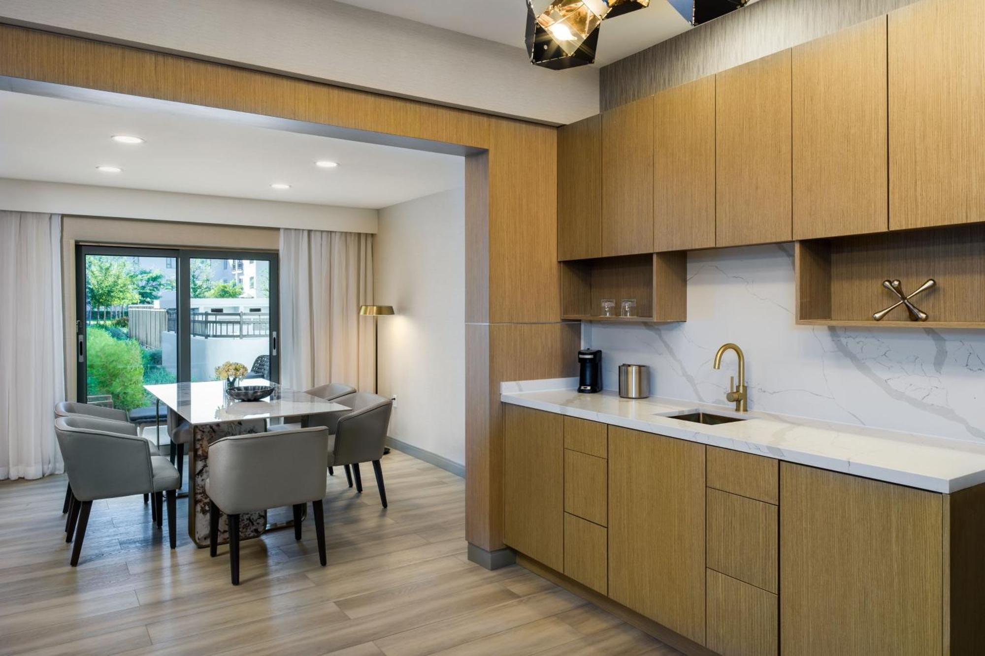 Delta Hotels By Marriott Ontario Airport Экстерьер фото