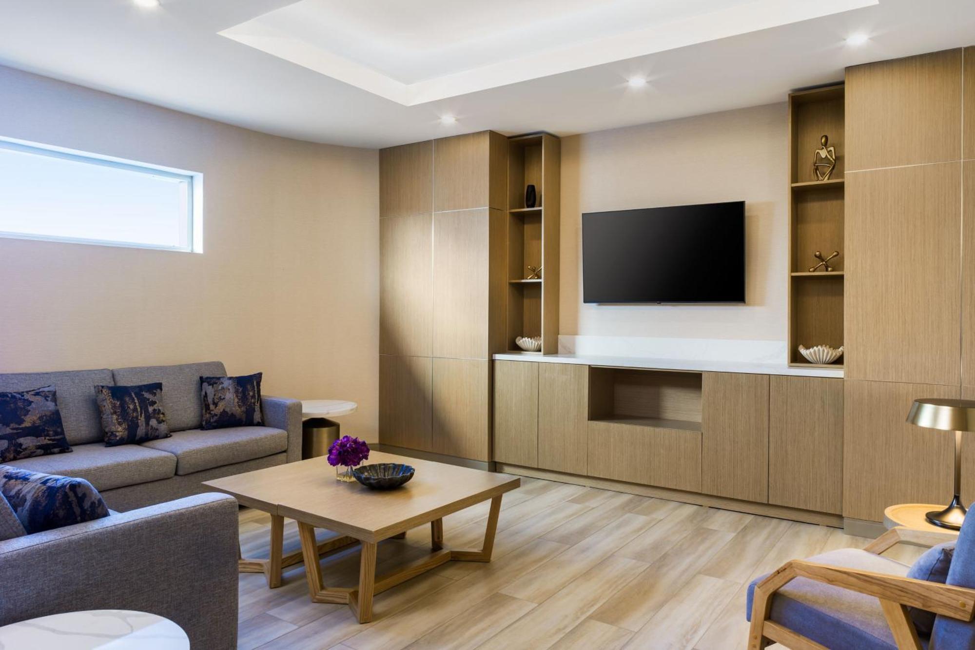 Delta Hotels By Marriott Ontario Airport Экстерьер фото