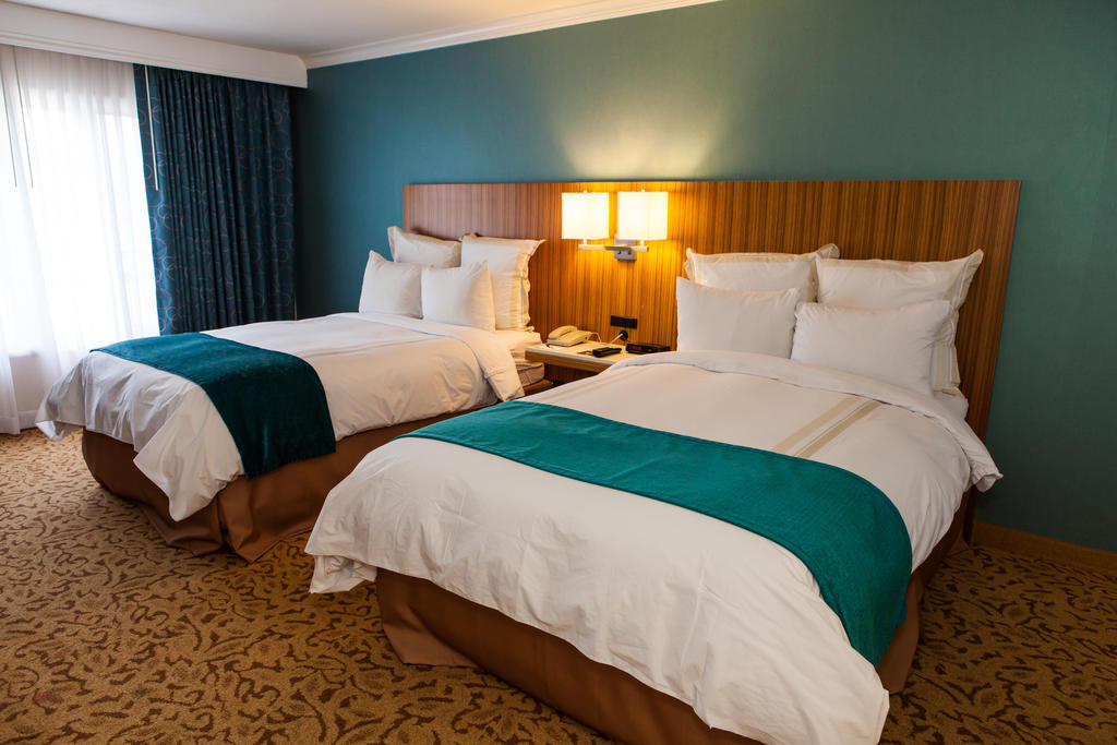 Delta Hotels By Marriott Ontario Airport Номер фото