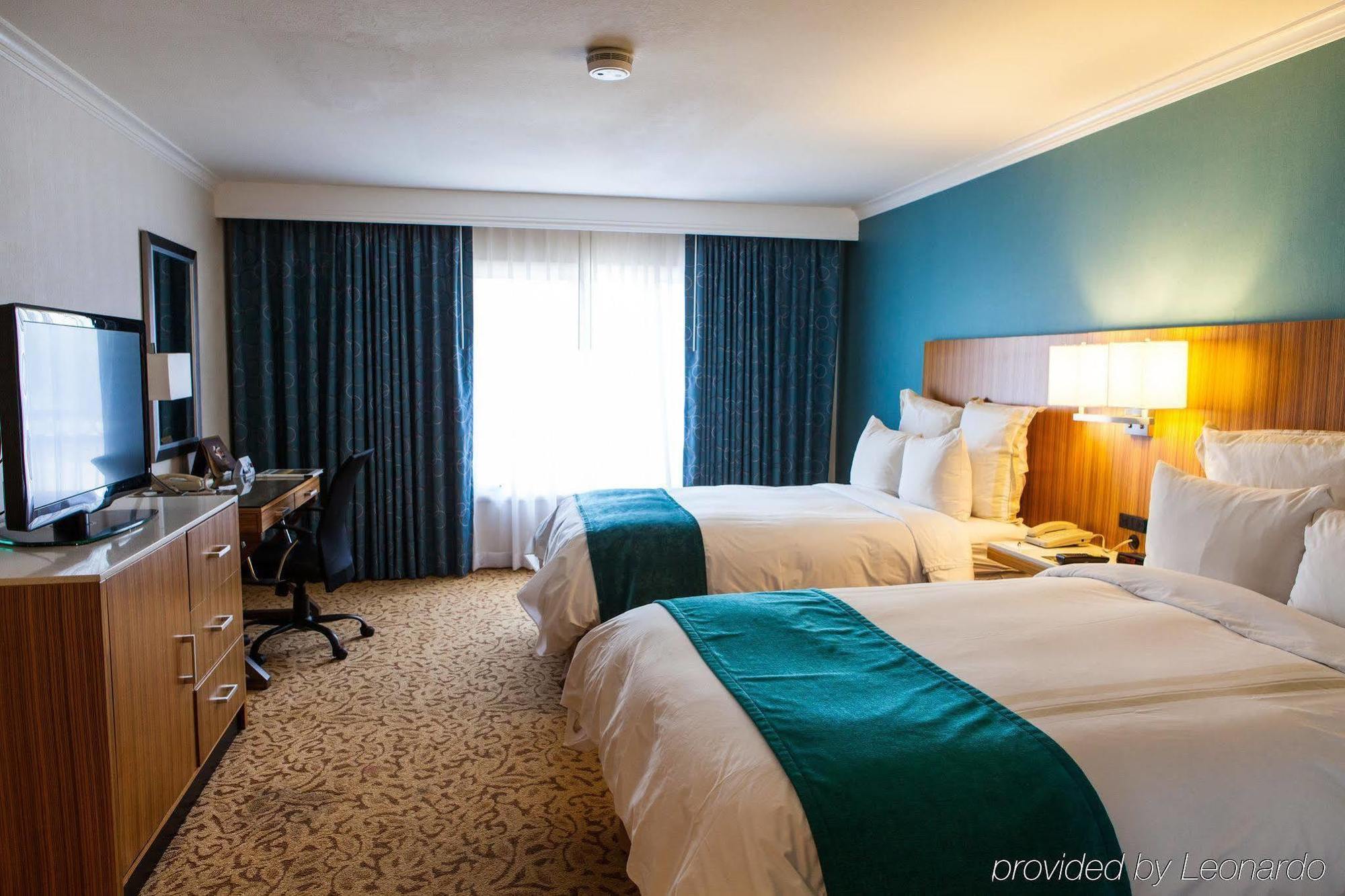 Delta Hotels By Marriott Ontario Airport Номер фото