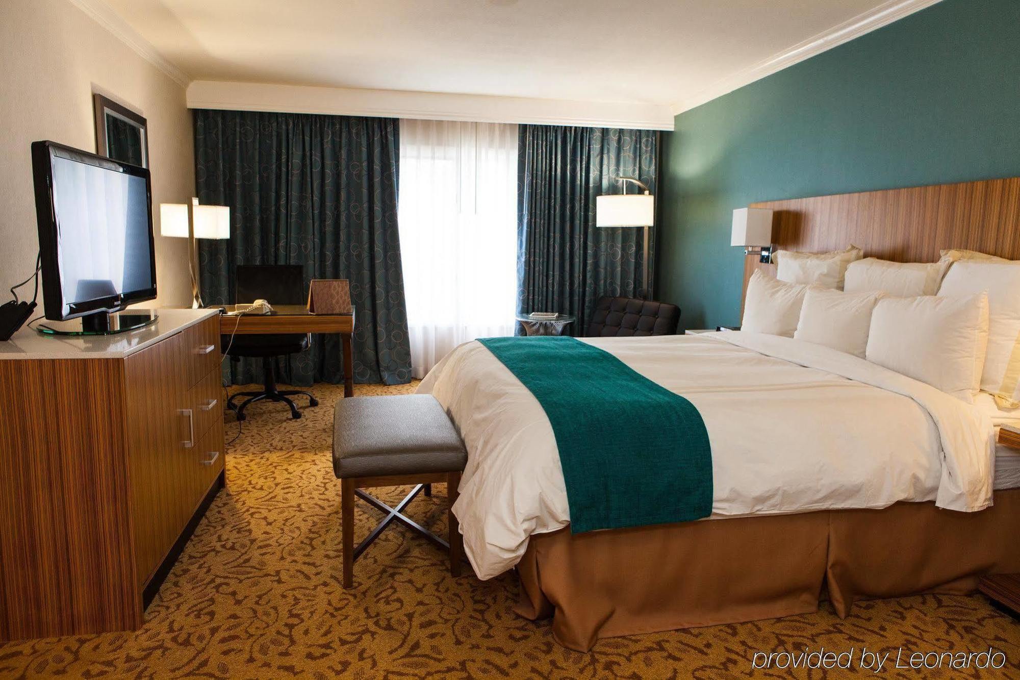Delta Hotels By Marriott Ontario Airport Экстерьер фото
