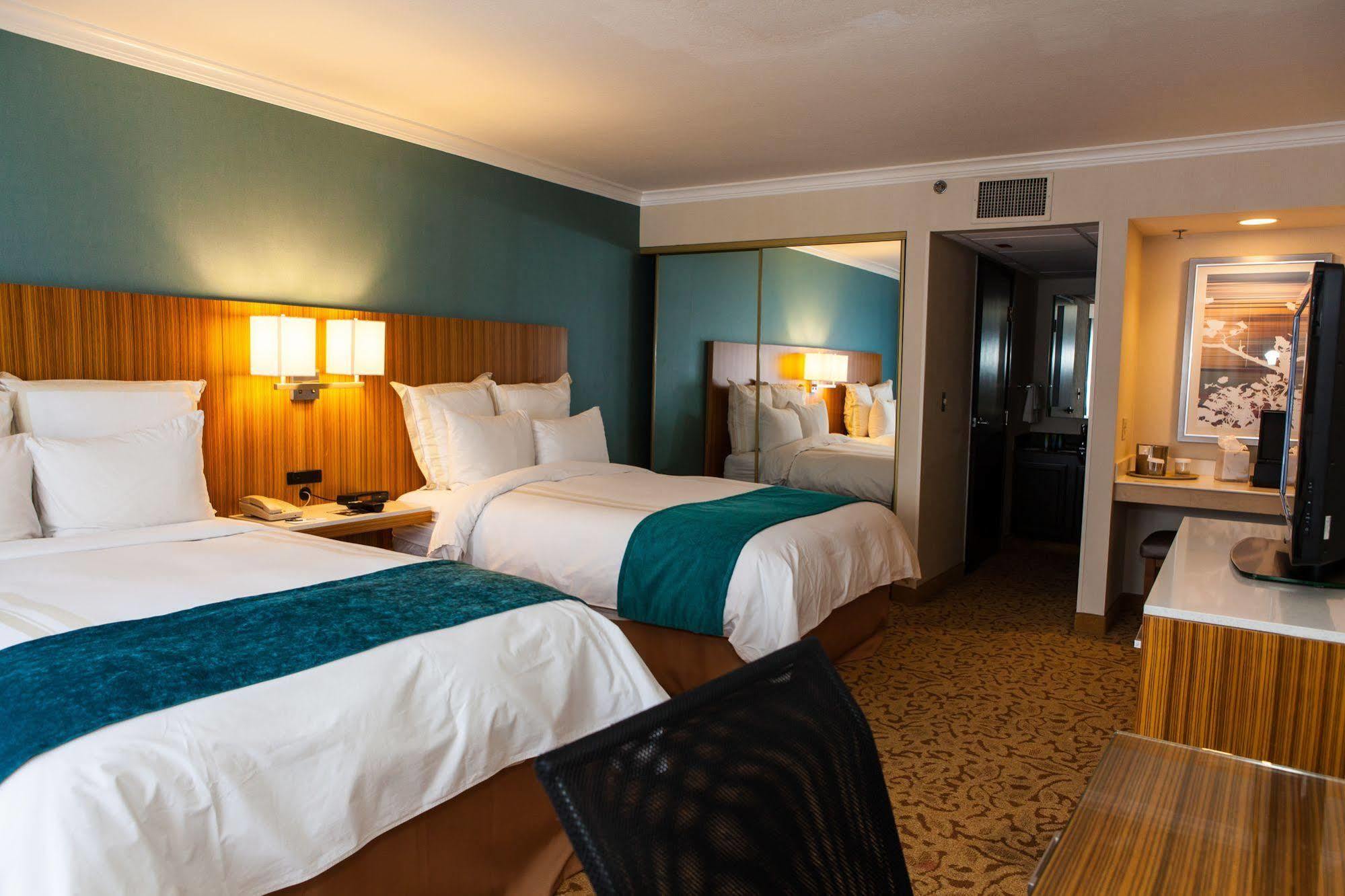 Delta Hotels By Marriott Ontario Airport Экстерьер фото